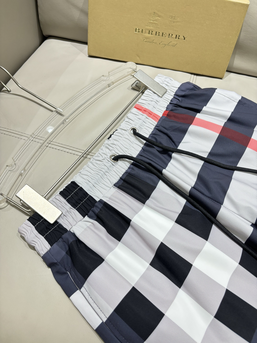 普拉达新款 2026春夏季新款沙滩裤，五分短裤！官网同步 原版1-1复刻，做工精细，原版五金 手感细腻，