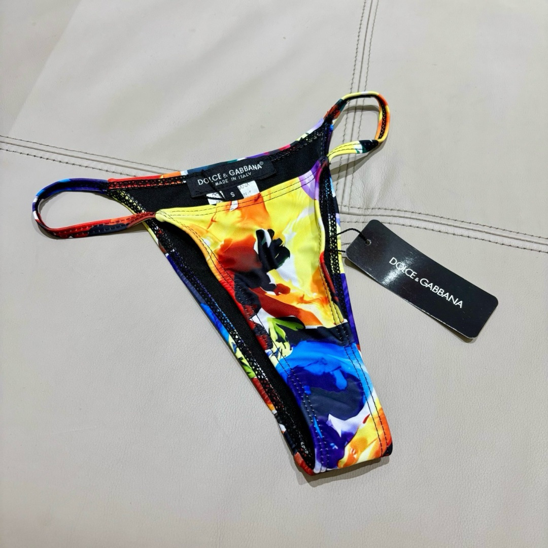 DG新款比基尼泳衣   时尚潮流款 😍🥰适合多种场景的游泳衣🏊‍♀️海边 游泳池 温泉 水上乐园 漂流都