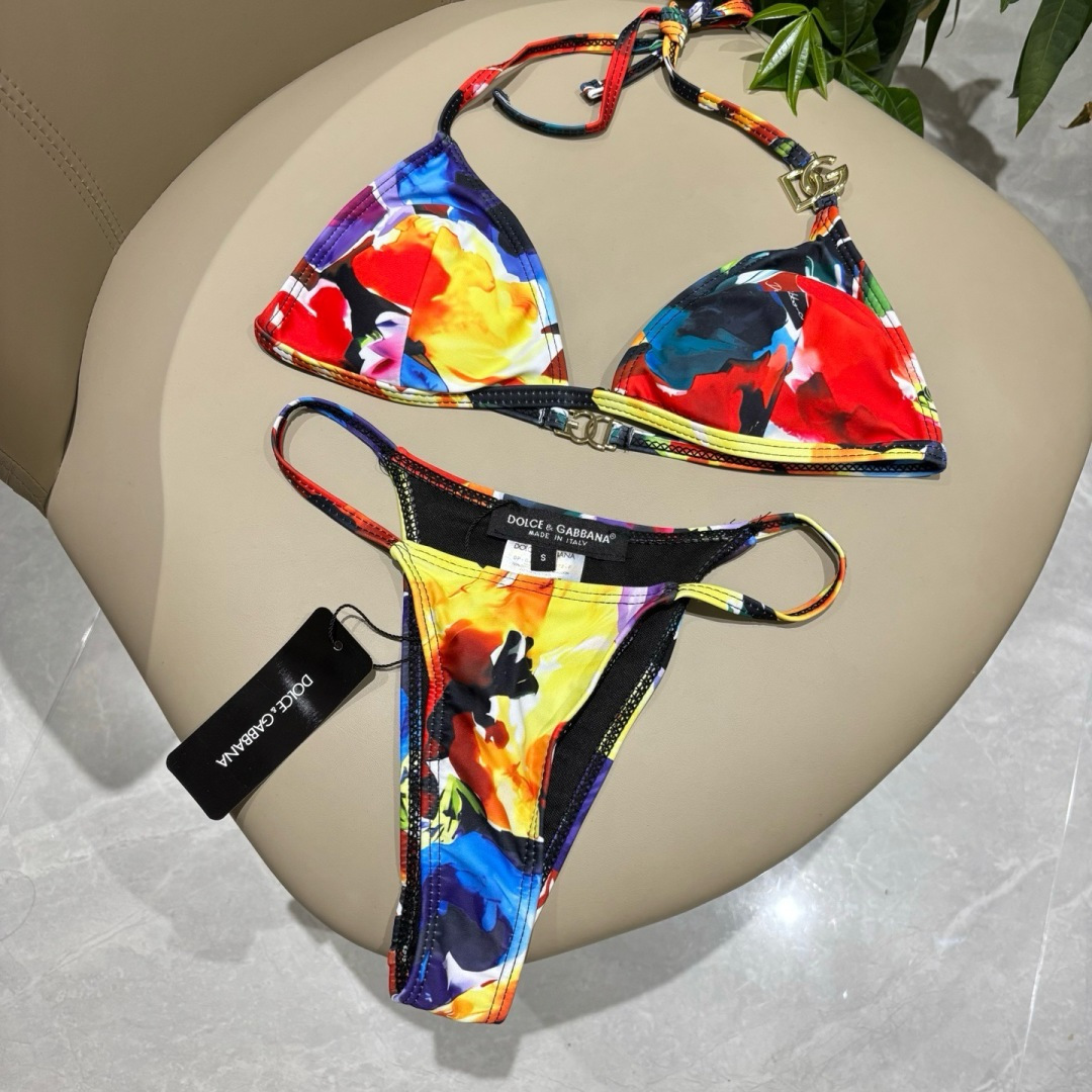 DG新款比基尼泳衣   时尚潮流款 😍🥰适合多种场景的游泳衣🏊‍♀️海边 游泳池 温泉 水上乐园 漂流都