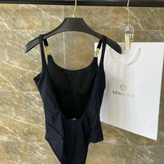 范思哲新款连体泳衣 对版五金😍🥰适合多种场景的游泳衣🏊♀️海边 游泳池 温泉 水上乐园 漂流都可以😌 范思哲新款连体泳衣 对版五金😍🥰适合多种场景的游泳衣🏊♀️海边 游泳池 温泉 水上乐园 漂流都可以😌
