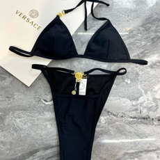范思哲新款比基尼泳衣 对版五金😍🥰适合多种场景的游泳衣🏊♀️海边 游泳池 温泉 水上乐园 漂流都可以 范思哲新款比基尼泳衣 对版五金😍🥰适合多种场景的游泳衣🏊♀️海边 游泳池 温泉 水上乐园 漂流都可以