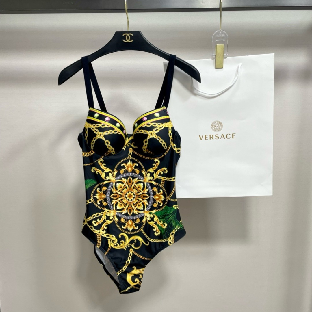 范思哲新款时尚潮流款 😍🥰适合多种场景的游泳衣🏊♀️海边 游泳池 温泉 水上乐园 漂流都可以😌内搭也完 范思哲新款时尚潮流款 😍🥰适合多种场景的游泳衣🏊♀️海边 游泳池 温泉 水上乐园 漂流都可以😌内搭也完