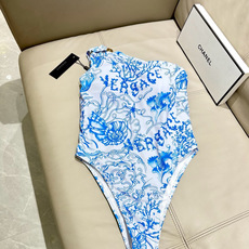 范思哲新款连体泳衣 对版五金😍🥰适合多种场景的游泳衣🏊♀️海边 游泳池 温泉 水上乐园 漂流都可以😌 范思哲新款连体泳衣 对版五金😍🥰适合多种场景的游泳衣🏊♀️海边 游泳池 温泉 水上乐园 漂流都可以😌