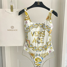 范思哲新款连体泳衣 对版五金😍🥰适合多种场景的游泳衣🏊♀️海边 游泳池 温泉 水上乐园 漂流都可以😌 范思哲新款连体泳衣 对版五金😍🥰适合多种场景的游泳衣🏊♀️海边 游泳池 温泉 水上乐园 漂流都可以😌