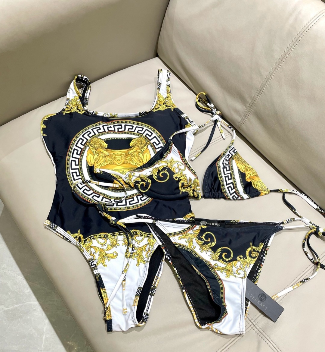 范思哲新款连体泳衣 对版五金😍🥰适合多种场景的游泳衣🏊♀️海边 游泳池 温泉 水上乐园 漂流都可以😌 范思哲新款连体泳衣 对版五金😍🥰适合多种场景的游泳衣🏊♀️海边 游泳池 温泉 水上乐园 漂流都可以😌