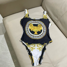 范思哲新款连体泳衣 对版五金😍🥰适合多种场景的游泳衣🏊♀️海边 游泳池 温泉 水上乐园 漂流都可以😌 范思哲新款连体泳衣 对版五金😍🥰适合多种场景的游泳衣🏊♀️海边 游泳池 温泉 水上乐园 漂流都可以😌