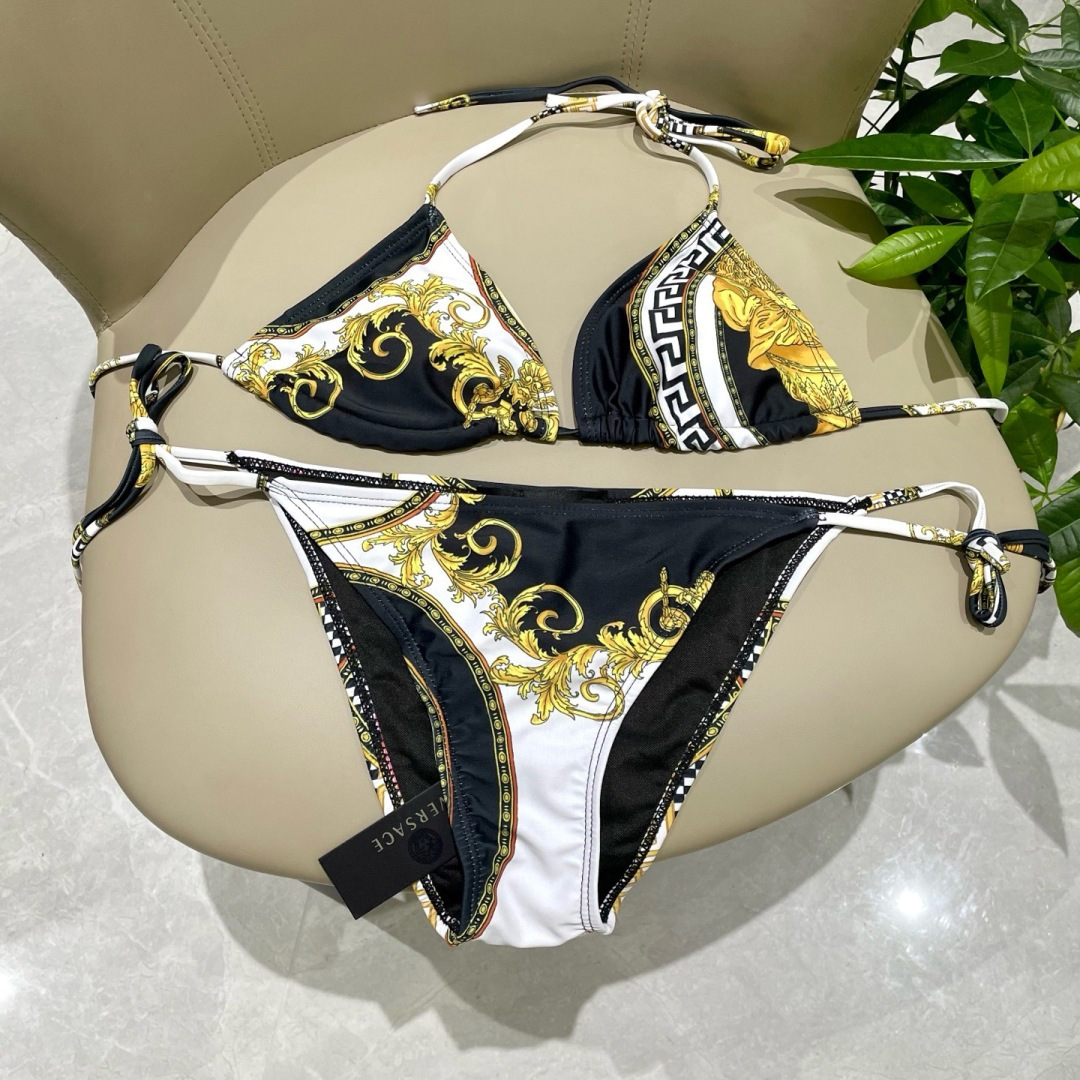 范思哲新款比基尼泳衣 对版五金😍🥰适合多种场景的游泳衣🏊♀️海边 游泳池 温泉 水上乐园 漂流都可以 范思哲新款比基尼泳衣 对版五金😍🥰适合多种场景的游泳衣🏊♀️海边 游泳池 温泉 水上乐园 漂流都可以