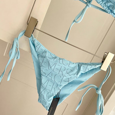 范思哲新款比基尼泳衣 对版五金😍🥰适合多种场景的游泳衣🏊♀️海边 游泳池 温泉 水上乐园 漂流都可以 范思哲新款比基尼泳衣 对版五金😍🥰适合多种场景的游泳衣🏊♀️海边 游泳池 温泉 水上乐园 漂流都可以
