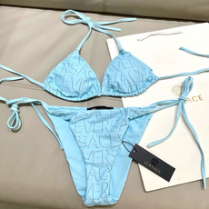 范思哲新款比基尼泳衣 对版五金😍🥰适合多种场景的游泳衣🏊♀️海边 游泳池 温泉 水上乐园 漂流都可以 范思哲新款比基尼泳衣 对版五金😍🥰适合多种场景的游泳衣🏊♀️海边 游泳池 温泉 水上乐园 漂流都可以