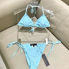 范思哲新款比基尼泳衣 对版五金😍🥰适合多种场景的游泳衣🏊♀️海边 游泳池 温泉 水上乐园 漂流都可以 范思哲新款比基尼泳衣 对版五金😍🥰适合多种场景的游泳衣🏊♀️海边 游泳池 温泉 水上乐园 漂流都可以