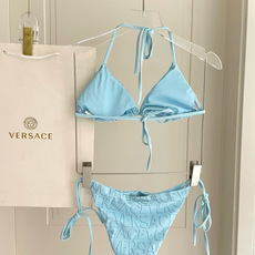 范思哲新款比基尼泳衣 对版五金😍🥰适合多种场景的游泳衣🏊♀️海边 游泳池 温泉 水上乐园 漂流都可以 范思哲新款比基尼泳衣 对版五金😍🥰适合多种场景的游泳衣🏊♀️海边 游泳池 温泉 水上乐园 漂流都可以