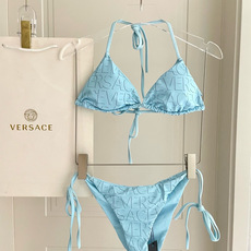 范思哲新款比基尼泳衣 对版五金😍🥰适合多种场景的游泳衣🏊♀️海边 游泳池 温泉 水上乐园 漂流都可以 范思哲新款比基尼泳衣 对版五金😍🥰适合多种场景的游泳衣🏊♀️海边 游泳池 温泉 水上乐园 漂流都可以