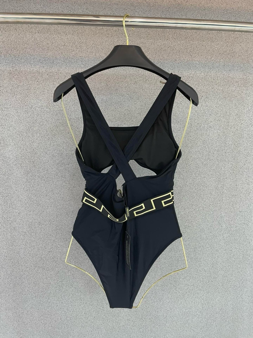 范思哲连体👙❤️😍🥰适合多种场景的游泳衣🏊♀️海边 游泳池 温泉 水上乐园 漂流都可以😌内搭外穿也完全 范思哲连体👙❤️😍🥰适合多种场景的游泳衣🏊♀️海边 游泳池 温泉 水上乐园 漂流都可以😌内搭外穿也完全