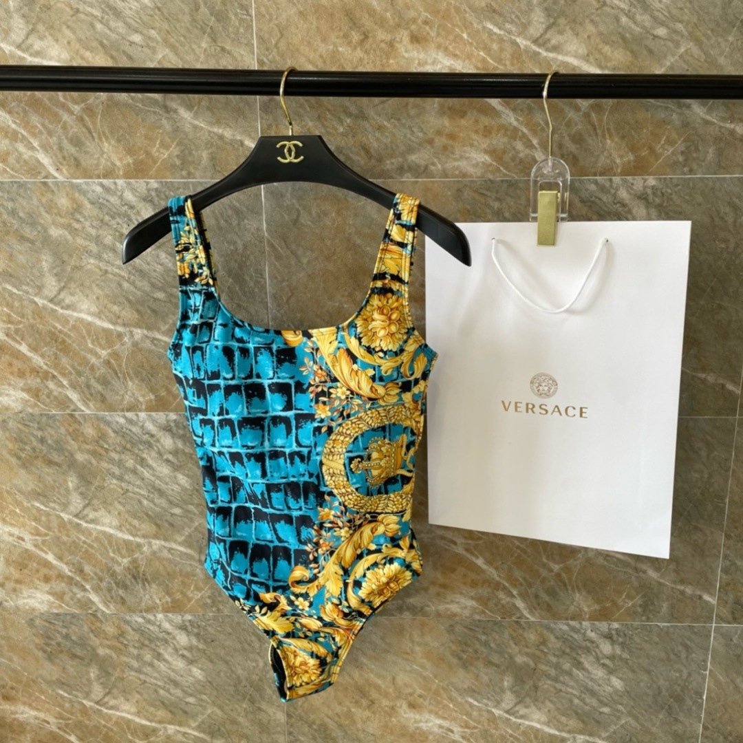 范思哲连体👙❤️😍🥰适合多种场景的游泳衣🏊‍♀️海边 游泳池 温泉 水上乐园 漂流都可以😌内搭外穿也完全