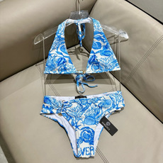 范思哲比基尼👙❤️😍🥰适合多种场景的游泳衣🏊♀️海边 游泳池 温泉 水上乐园 漂流都可以😌内搭外穿也完 范思哲比基尼👙❤️😍🥰适合多种场景的游泳衣🏊♀️海边 游泳池 温泉 水上乐园 漂流都可以😌内搭外穿也完