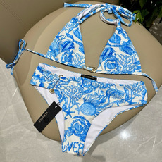 范思哲比基尼👙❤️😍🥰适合多种场景的游泳衣🏊♀️海边 游泳池 温泉 水上乐园 漂流都可以😌内搭外穿也完 范思哲比基尼👙❤️😍🥰适合多种场景的游泳衣🏊♀️海边 游泳池 温泉 水上乐园 漂流都可以😌内搭外穿也完