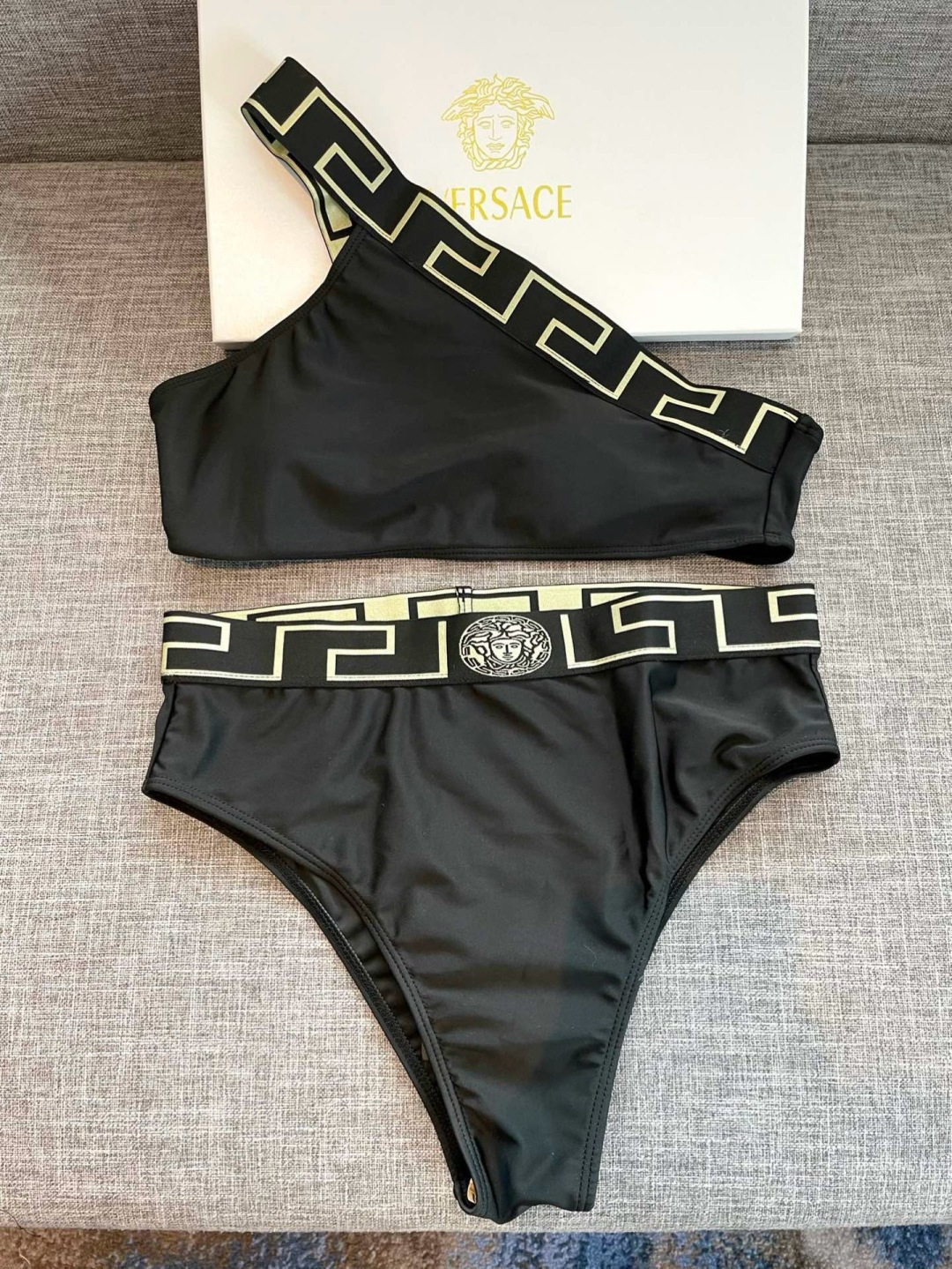 范思哲比基尼👙❤️😍🥰适合多种场景的游泳衣🏊‍♀️海边 游泳池 温泉 水上乐园 漂流都可以😌内搭外穿也完