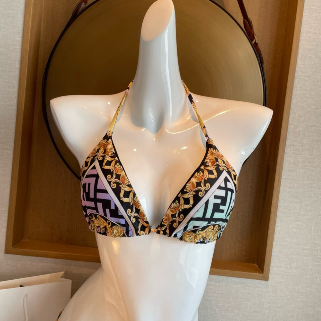 范思哲比基尼👙❤️😍🥰适合多种场景的游泳衣🏊‍♀️海边 游泳池 温泉 水上乐园 漂流都可以😌内搭外穿也完