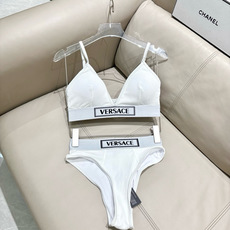 范思哲分体比基尼😍🥰适合多种场景的游泳衣🏊♀️海边 游泳池 温泉 水上乐园 漂流都可以😌内搭也完全可以 范思哲分体比基尼😍🥰适合多种场景的游泳衣🏊♀️海边 游泳池 温泉 水上乐园 漂流都可以😌内搭也完全可以