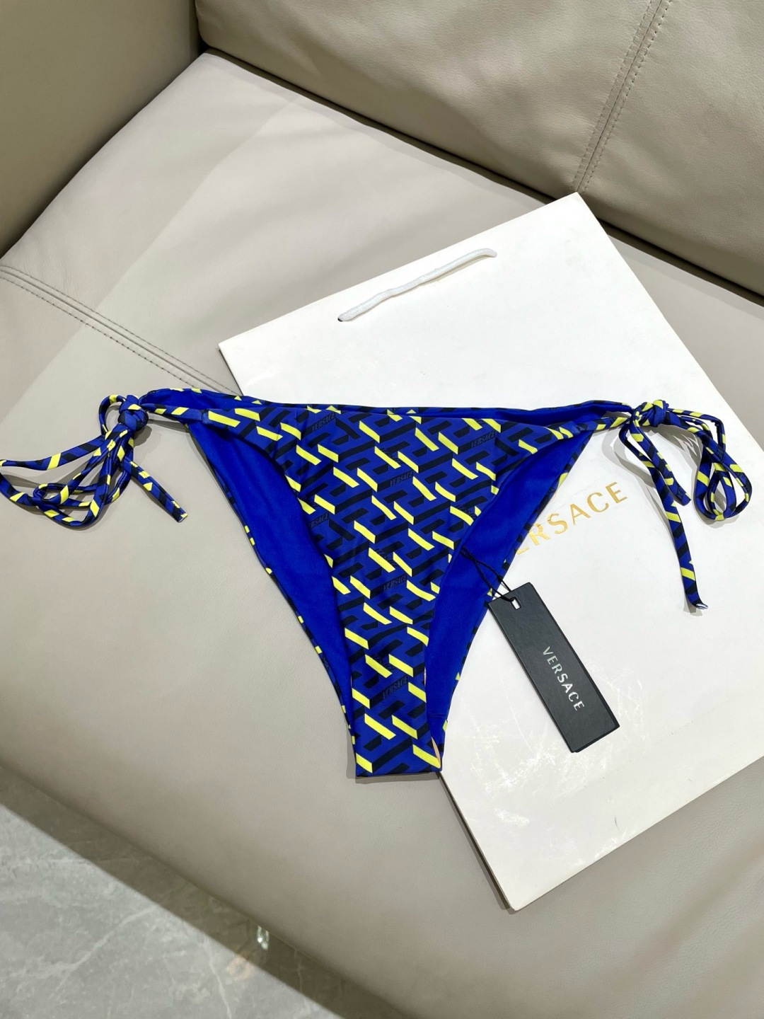 范思哲比基尼👙❤️😍🥰适合多种场景的游泳衣🏊‍♀️海边 游泳池 温泉 水上乐园 漂流都可以😌内搭外穿也完