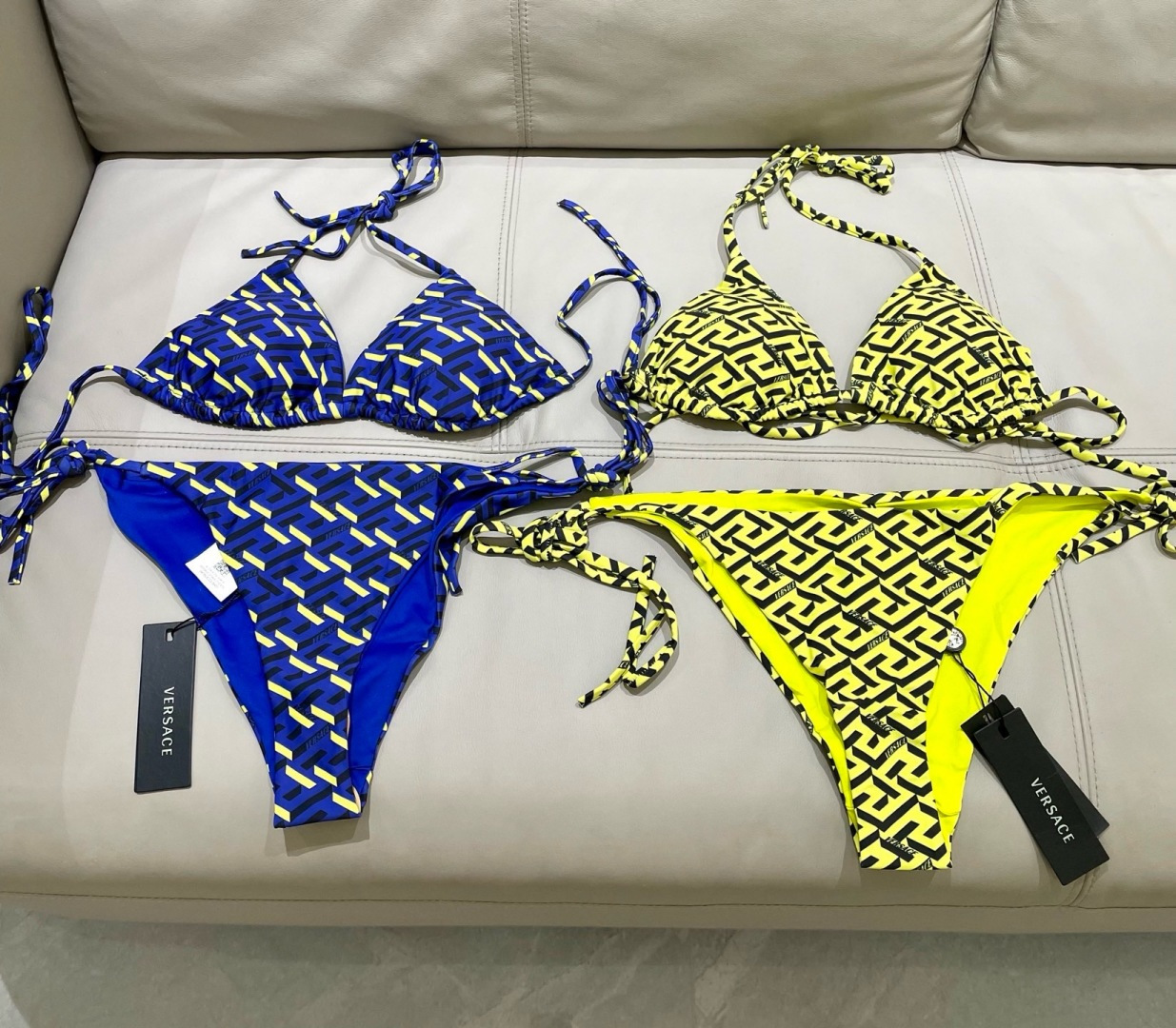 范思哲比基尼👙❤️😍🥰适合多种场景的游泳衣🏊‍♀️海边 游泳池 温泉 水上乐园 漂流都可以😌内搭外穿也完