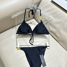 范思哲新款连体泳衣😍🥰适合多种场景的游泳衣🏊♀️海边 游泳池 温泉 水上乐园 漂流都可以😌内搭也完全可 范思哲新款连体泳衣😍🥰适合多种场景的游泳衣🏊♀️海边 游泳池 温泉 水上乐园 漂流都可以😌内搭也完全可