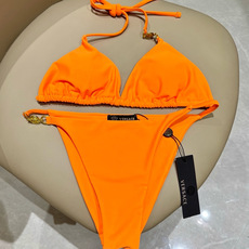 范思哲新款连体泳衣😍🥰适合多种场景的游泳衣🏊♀️海边 游泳池 温泉 水上乐园 漂流都可以😌内搭也完全可 范思哲新款连体泳衣😍🥰适合多种场景的游泳衣🏊♀️海边 游泳池 温泉 水上乐园 漂流都可以😌内搭也完全可
