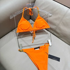 范思哲新款连体泳衣😍🥰适合多种场景的游泳衣🏊♀️海边 游泳池 温泉 水上乐园 漂流都可以😌内搭也完全可 范思哲新款连体泳衣😍🥰适合多种场景的游泳衣🏊♀️海边 游泳池 温泉 水上乐园 漂流都可以😌内搭也完全可