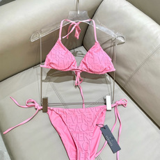 范思哲新款连体泳衣😍🥰适合多种场景的游泳衣🏊♀️海边 游泳池 温泉 水上乐园 漂流都可以😌内搭也完全可 范思哲新款连体泳衣😍🥰适合多种场景的游泳衣🏊♀️海边 游泳池 温泉 水上乐园 漂流都可以😌内搭也完全可