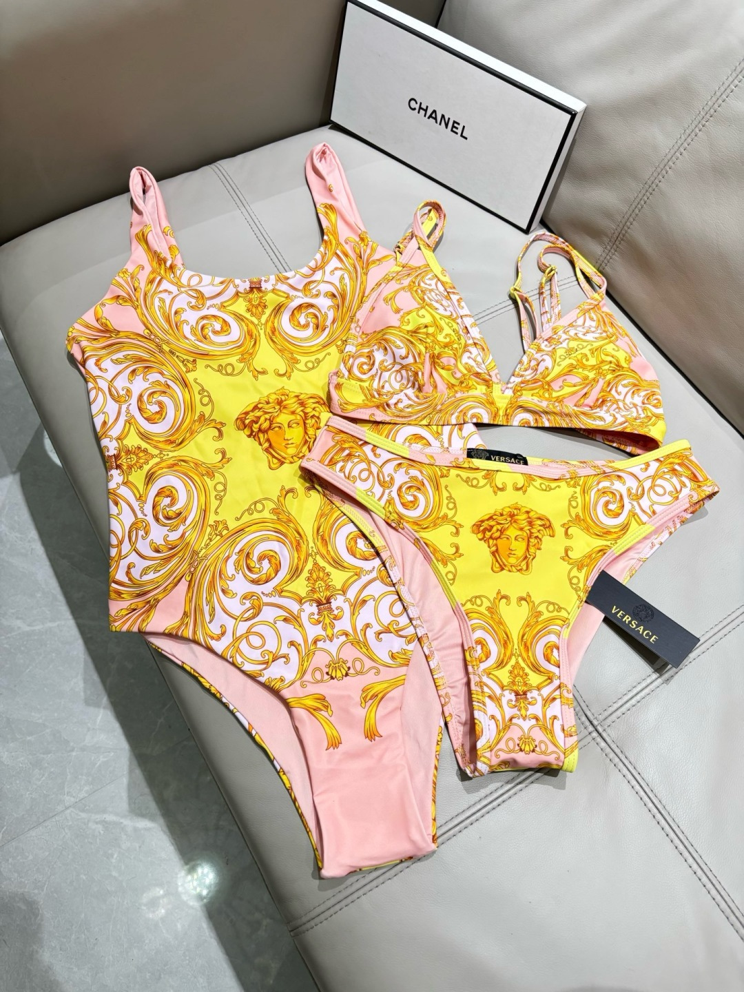 范思哲新款比基尼泳衣适合多种场景的游泳衣🏊‍♀️海边 游泳池 温泉 水上乐园 漂流都可以😌内搭也完全可以