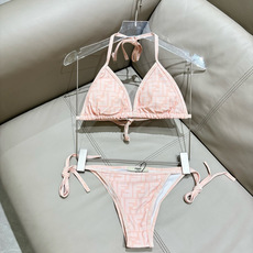 芬迪比基尼😍🥰适合多种场景的游泳衣🏊♀️海边 游泳池 温泉 水上乐园 漂流都可以😌内搭也完全可以 连体 芬迪比基尼😍🥰适合多种场景的游泳衣🏊♀️海边 游泳池 温泉 水上乐园 漂流都可以😌内搭也完全可以 连体