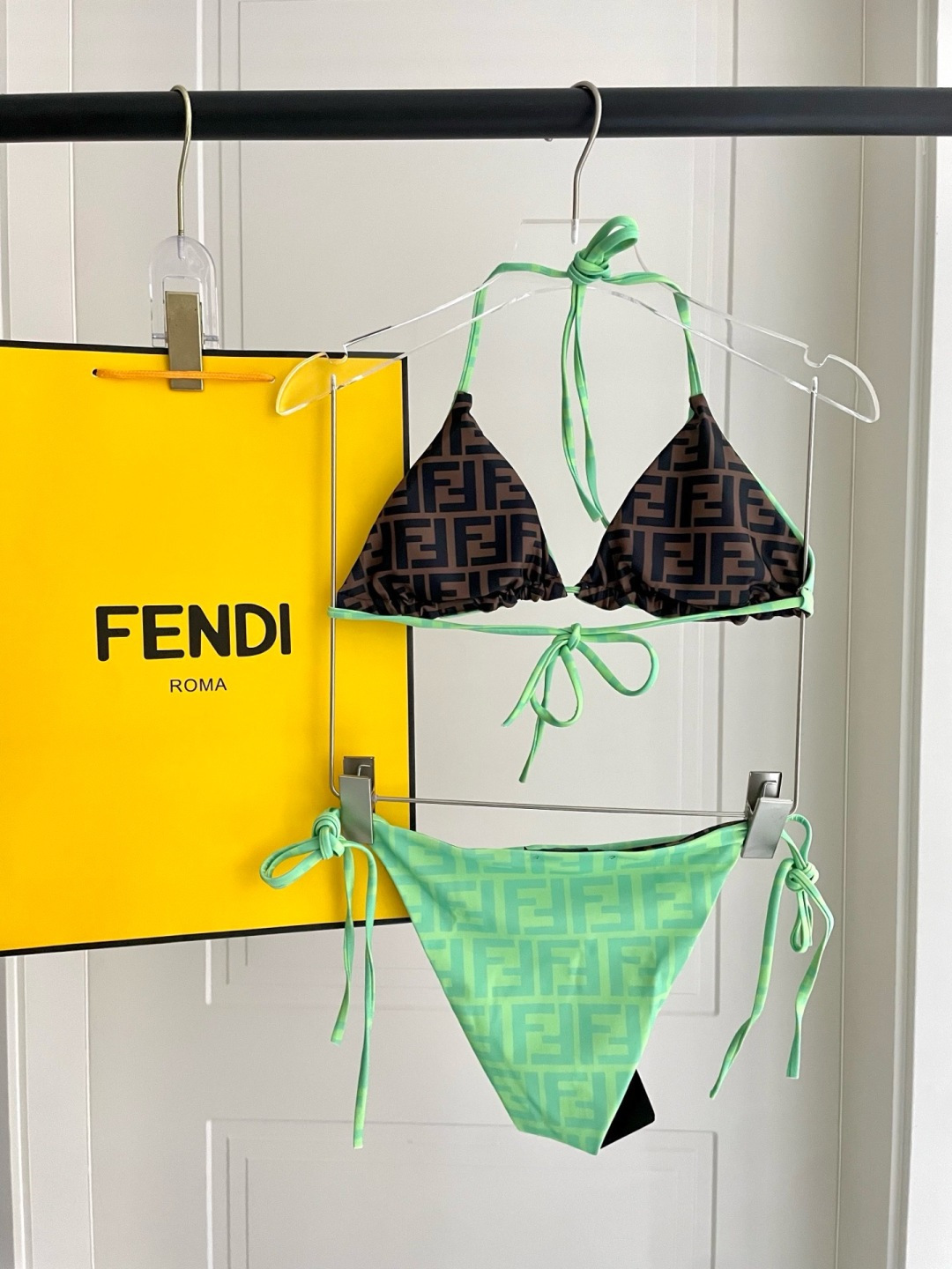 双面可穿  带胸垫 Fendi芬迪新款比基尼套装 印花系带内衣+丁字三角内裤分体泳衣套装 藕粉色码数：S