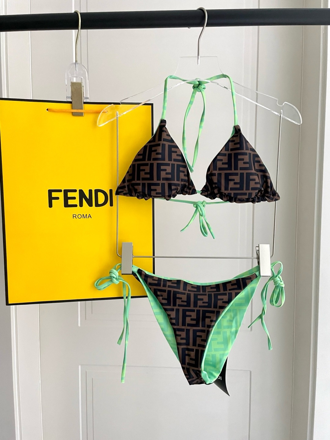 双面可穿  带胸垫 Fendi芬迪新款比基尼套装 印花系带内衣+丁字三角内裤分体泳衣套装 藕粉色码数：S
