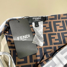 双面可穿 带胸垫 Fendi芬迪新款比基尼套装 印花系带内衣+丁字三角内裤分体泳衣套装 藕粉色码数:S 双面可穿 带胸垫 Fendi芬迪新款比基尼套装 印花系带内衣+丁字三角内裤分体泳衣套装 藕粉色码数:S
