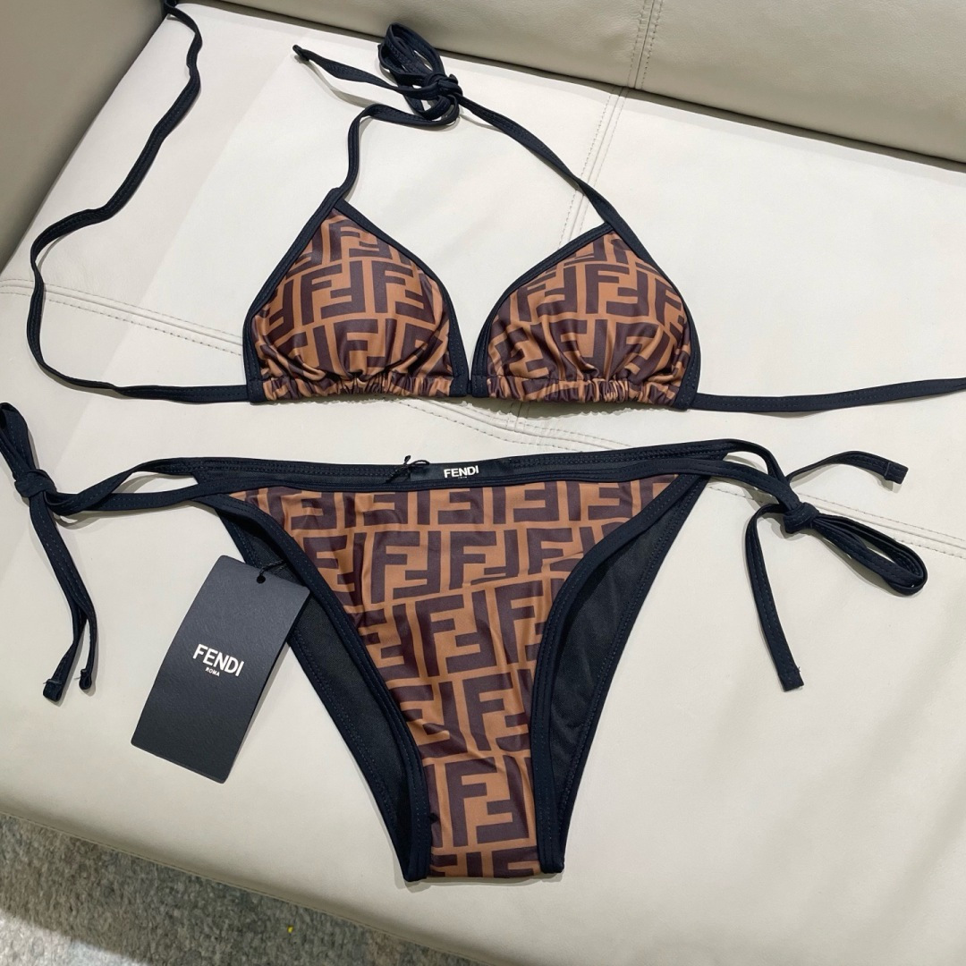 芬迪比基尼😍🥰适合多种场景的游泳衣🏊♀️海边 游泳池 温泉 水上乐园 漂流都可以😌内搭也完全可以 连体 芬迪比基尼😍🥰适合多种场景的游泳衣🏊♀️海边 游泳池 温泉 水上乐园 漂流都可以😌内搭也完全可以 连体