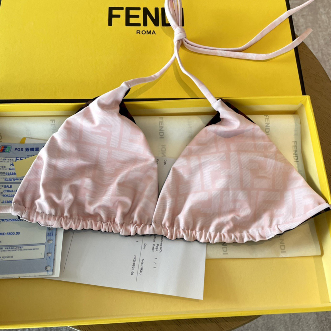 芬迪比基尼😍🥰适合多种场景的游泳衣🏊♀️海边 游泳池 温泉 水上乐园 漂流都可以😌内搭也完全可以 连体 芬迪比基尼😍🥰适合多种场景的游泳衣🏊♀️海边 游泳池 温泉 水上乐园 漂流都可以😌内搭也完全可以 连体
