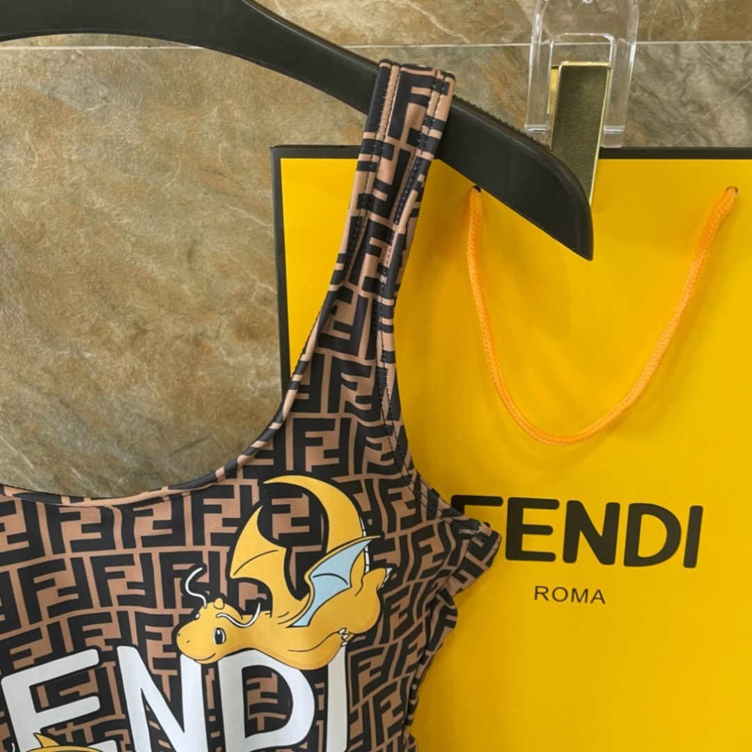 Fendi 芬迪连体😍🥰适合多种场景的游泳衣🏊‍♀️海边 游泳池 温泉 水上乐园 漂流都可以😌内搭也完全