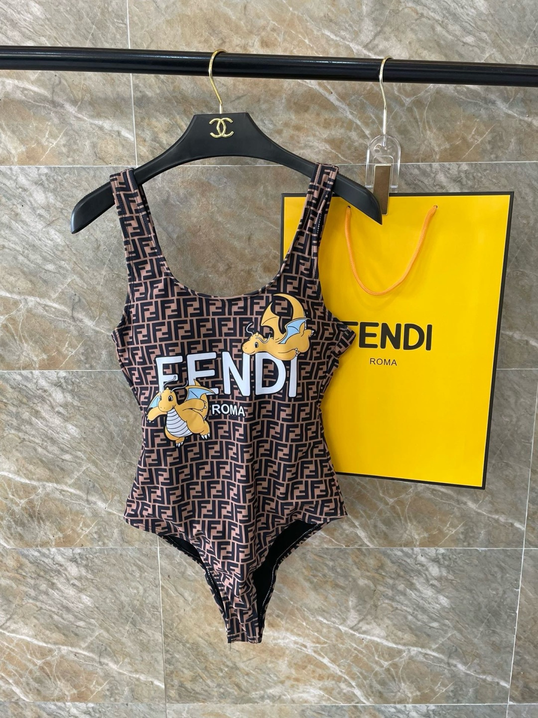 Fendi 芬迪连体😍🥰适合多种场景的游泳衣🏊‍♀️海边 游泳池 温泉 水上乐园 漂流都可以😌内搭也完全
