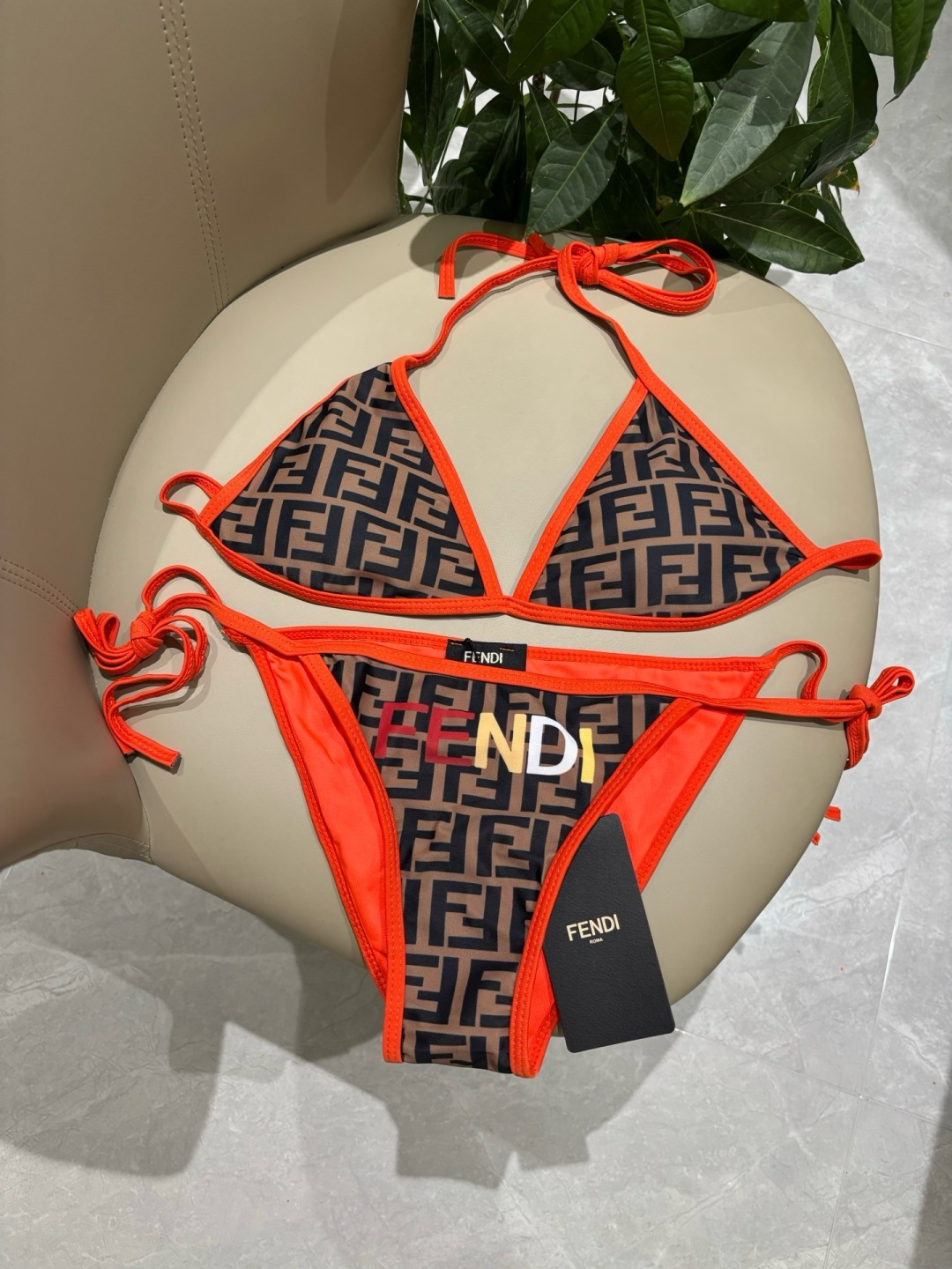 芬迪比基尼😍🥰适合多种场景的游泳衣🏊♀️海边 游泳池 温泉 水上乐园 漂流都可以😌内搭也完全可以 连体 芬迪比基尼😍🥰适合多种场景的游泳衣🏊♀️海边 游泳池 温泉 水上乐园 漂流都可以😌内搭也完全可以 连体