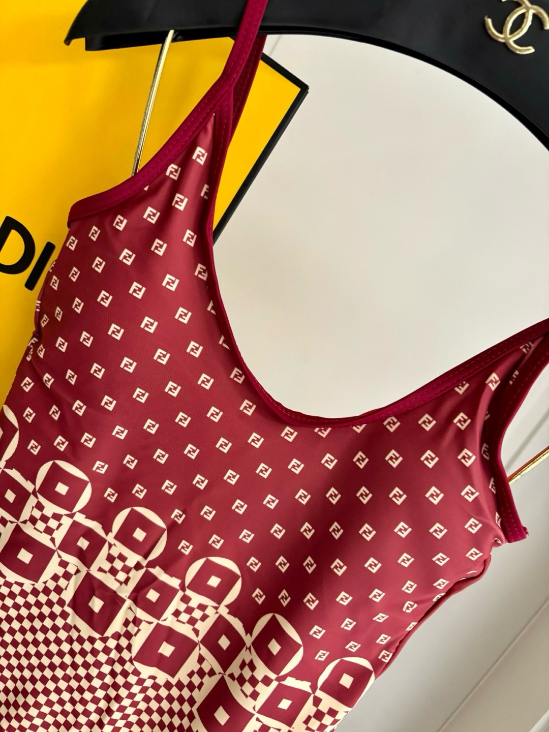 Fendi 芬迪连体😍🥰适合多种场景的游泳衣🏊‍♀️海边 游泳池 温泉 水上乐园 漂流都可以😌内搭也完全
