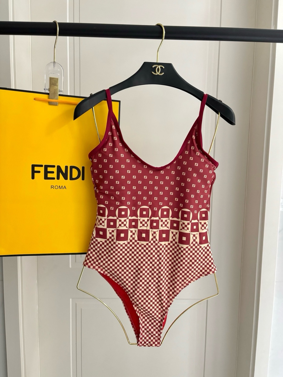 Fendi 芬迪连体😍🥰适合多种场景的游泳衣🏊‍♀️海边 游泳池 温泉 水上乐园 漂流都可以😌内搭也完全