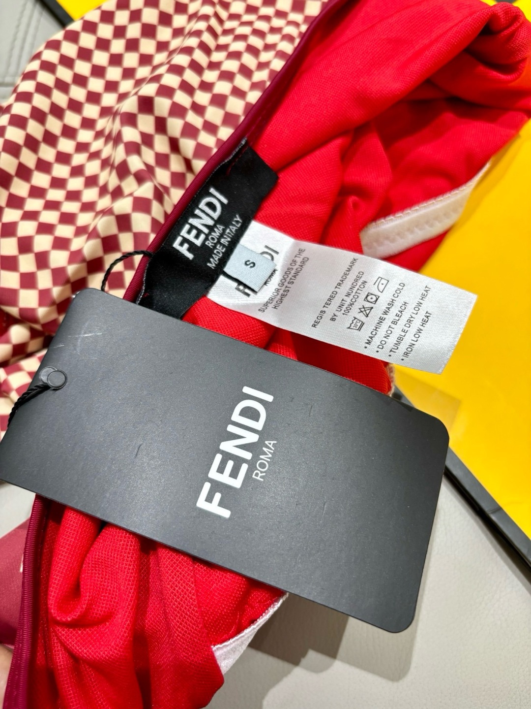 Fendi 芬迪连体😍🥰适合多种场景的游泳衣🏊‍♀️海边 游泳池 温泉 水上乐园 漂流都可以😌内搭也完全