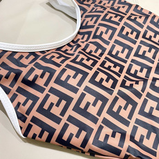 Fendi 芬迪连体😍🥰适合多种场景的游泳衣🏊♀️海边 游泳池 温泉 水上乐园 漂流都可以😌内搭也完全 Fendi 芬迪连体😍🥰适合多种场景的游泳衣🏊♀️海边 游泳池 温泉 水上乐园 漂流都可以😌内搭也完全