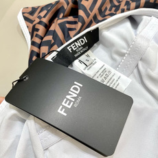 Fendi 芬迪连体😍🥰适合多种场景的游泳衣🏊♀️海边 游泳池 温泉 水上乐园 漂流都可以😌内搭也完全 Fendi 芬迪连体😍🥰适合多种场景的游泳衣🏊♀️海边 游泳池 温泉 水上乐园 漂流都可以😌内搭也完全