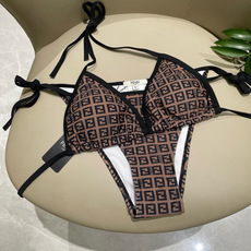 芬迪比基尼😍🥰适合多种场景的游泳衣🏊♀️海边 游泳池 温泉 水上乐园 漂流都可以😌内搭也完全可以 连体 芬迪比基尼😍🥰适合多种场景的游泳衣🏊♀️海边 游泳池 温泉 水上乐园 漂流都可以😌内搭也完全可以 连体