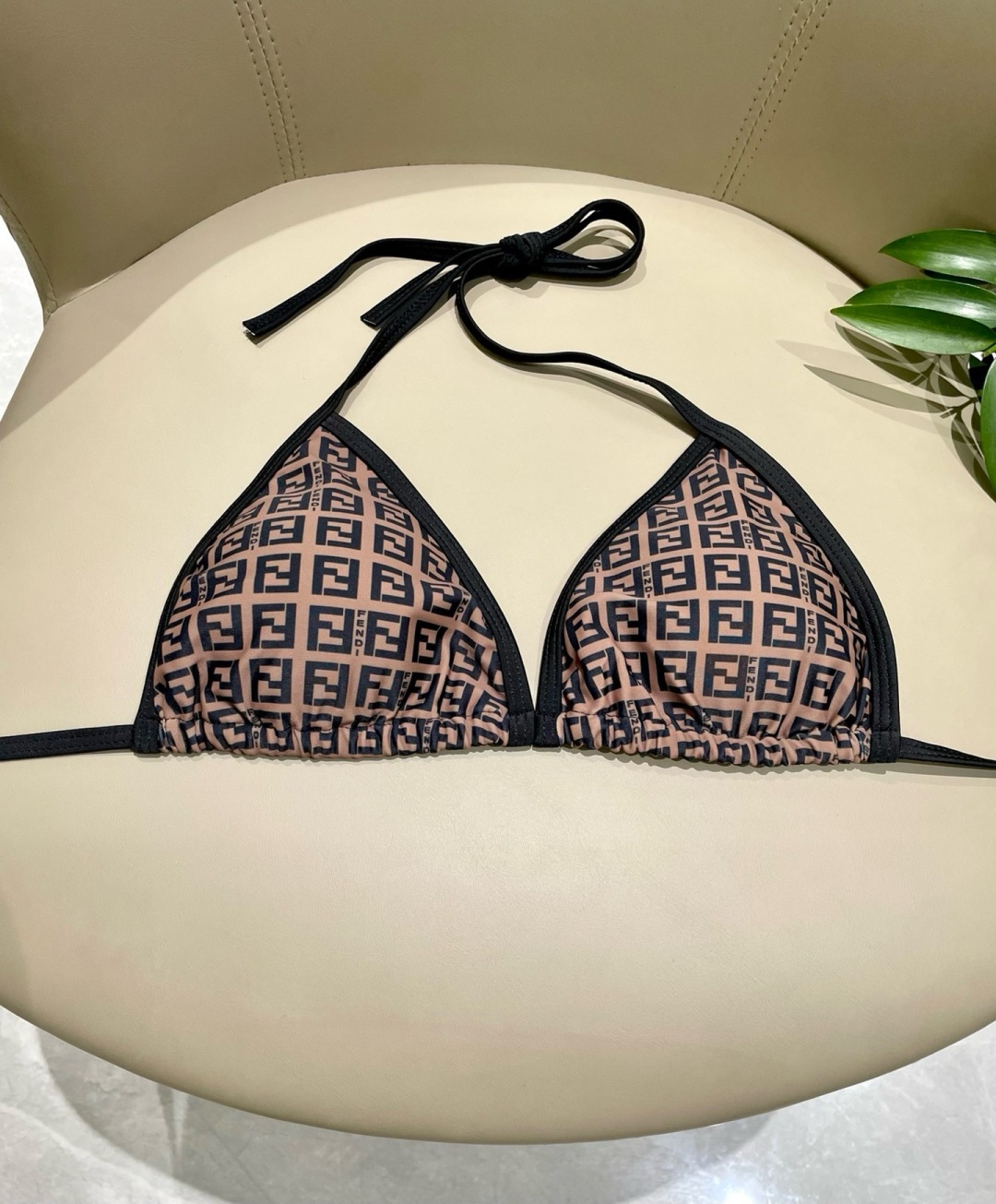 芬迪比基尼😍🥰适合多种场景的游泳衣🏊♀️海边 游泳池 温泉 水上乐园 漂流都可以😌内搭也完全可以 连体 芬迪比基尼😍🥰适合多种场景的游泳衣🏊♀️海边 游泳池 温泉 水上乐园 漂流都可以😌内搭也完全可以 连体