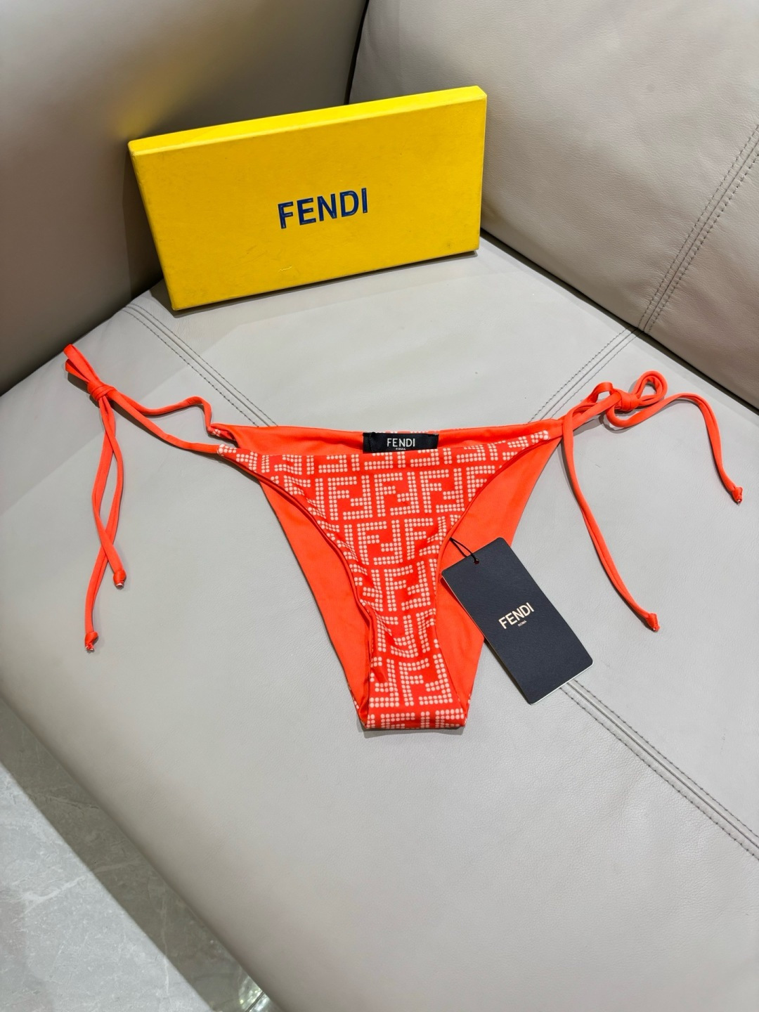 芬迪比基尼😍🥰适合多种场景的游泳衣🏊♀️海边 游泳池 温泉 水上乐园 漂流都可以😌内搭也完全可以 连体 芬迪比基尼😍🥰适合多种场景的游泳衣🏊♀️海边 游泳池 温泉 水上乐园 漂流都可以😌内搭也完全可以 连体