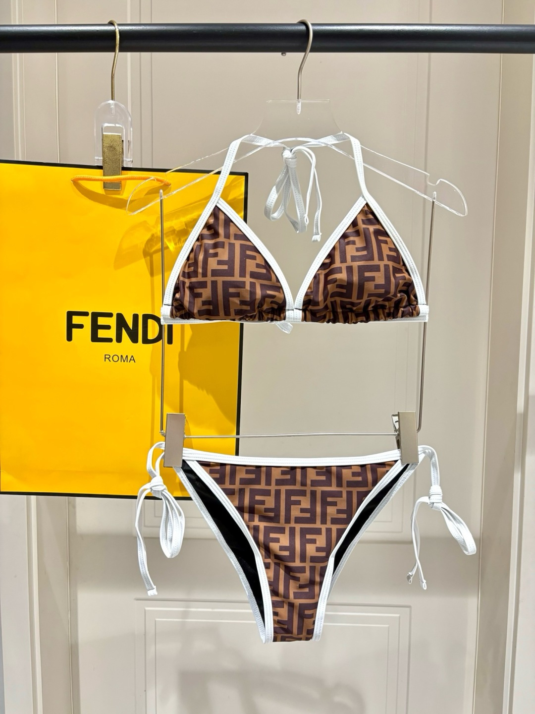 芬迪比基尼😍🥰适合多种场景的游泳衣🏊♀️海边 游泳池 温泉 水上乐园 漂流都可以😌内搭也完全可以 连体 芬迪比基尼😍🥰适合多种场景的游泳衣🏊♀️海边 游泳池 温泉 水上乐园 漂流都可以😌内搭也完全可以 连体