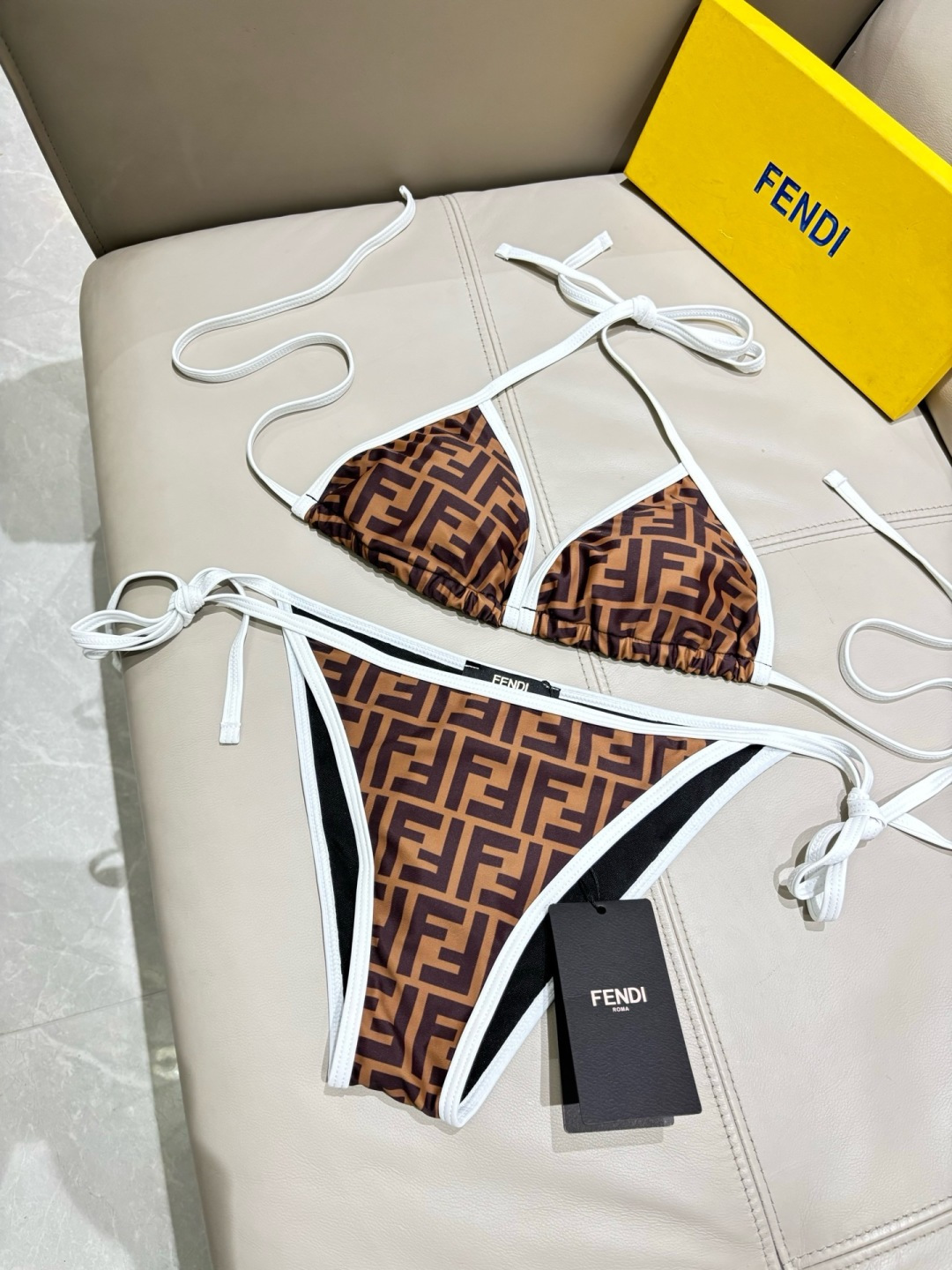 芬迪比基尼😍🥰适合多种场景的游泳衣🏊♀️海边 游泳池 温泉 水上乐园 漂流都可以😌内搭也完全可以 连体 芬迪比基尼😍🥰适合多种场景的游泳衣🏊♀️海边 游泳池 温泉 水上乐园 漂流都可以😌内搭也完全可以 连体