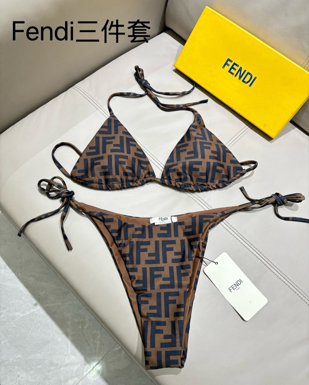 Fendi复古老花泳装三件套 承包整个夏日度假高光轻奢氛围感，泳池邮轮轻松拿捏贵气质感Fendi经典满印